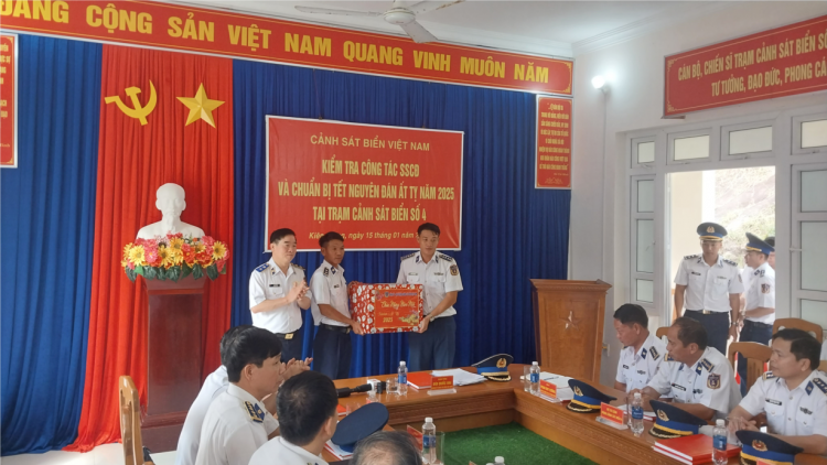 Bộ Tư lệnh Cảnh sát biển Việt Nam làm việc tại xã đảo Thổ Châu, thuộc quần đảo Thổ Chu, tỉnh Kiên Giang (15/01/2025)