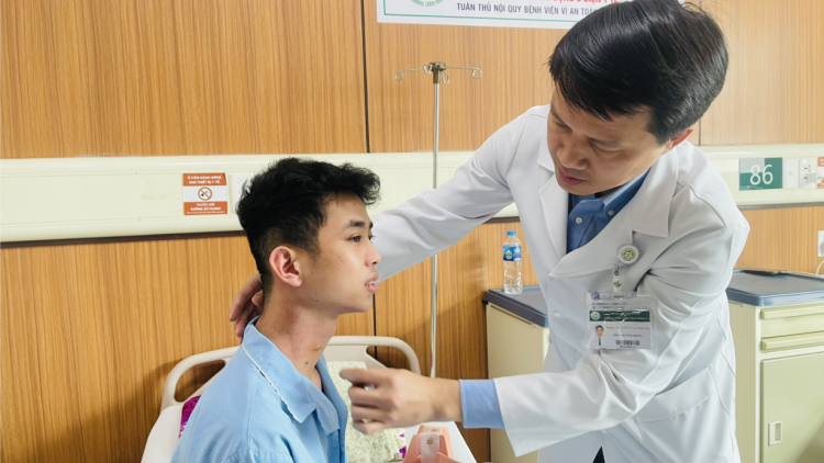 Lần đầu tiên Việt Nam phẫu thuật nội soi thành công đối với ca bệnh gãy cột sống cổ phức tạp (15/01/2025)