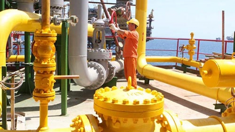 Kinh tế ngày 30/12/2014: Biến động giá dầu thế giới và những khuyến nghị điều hành.