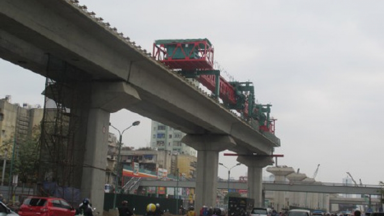 Cùng với dự án đường sắt Cát Linh – Hà Đông, dự án xe buýt nhanh Hà Nội cũng đang chậm tiến độ, gây lãng phí hàng nghìn tỷ đồng. (Thời sự trưa 28/3/2016)