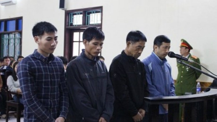 Kết thúc phiên tòa xét xử vụ tai nạn sập giàn giáo ở Formosa Hà Tĩnh khiến 13 người chết, 4 bị cáo lãnh án tổng cộng 12 năm tù. (Thời sự chiều 21/12/2015)