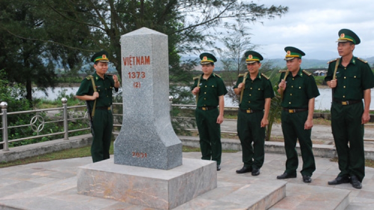 Những người lính mang quân hàm xanh luôn vững vàng nơi biên cương Tổ quốc. (19/12/2015)