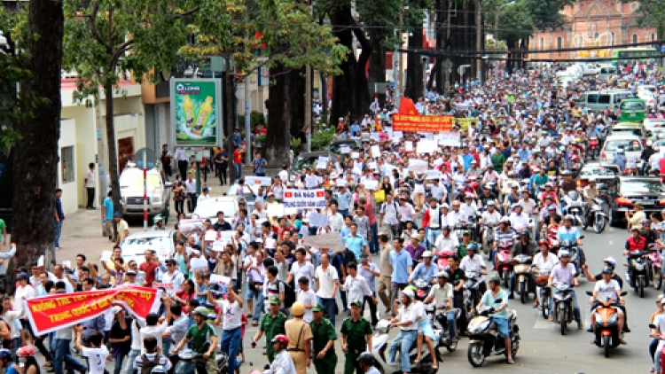 Đừng né tránh Luật Biểu tình. (18/02/2016)