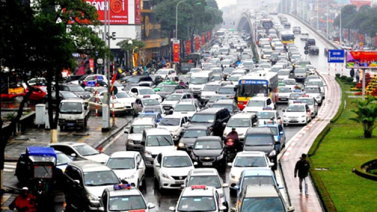 Giao thông tại Hà Nội và Thành phố Hồ Chí Minh vẫn rất căng thẳng trong ngày cận Tết. (Thời sự chiều 04/02/2016)