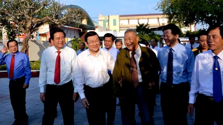 Chủ tịch nước Trương Tấn Sang thăm và chúc tết cán bộ, chiến sỹ và nhân dân tỉnh Long An. (06/02/2016)
