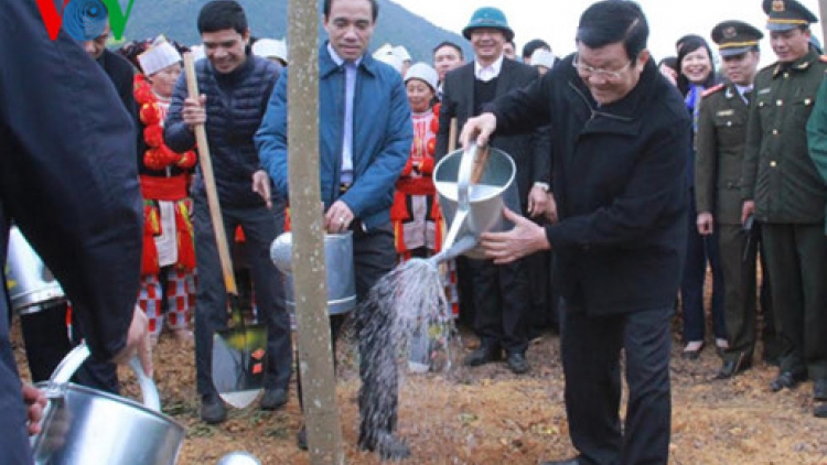 Chủ tịch nước Trương Tấn Sang phát động “Tết trồng cây đời đời nhớ ơn Bác Hồ” tại tỉnh Tuyên Quang. (Thời sự chiều 15/02/2016)