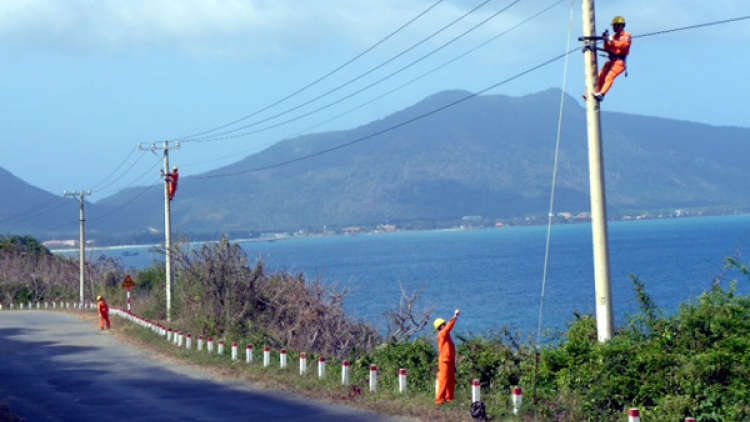 Điện lực Côn Đảo: Kinh doanh lỗ vẫn coi trọng việc tri ân khách hàng. (16/12/2015)