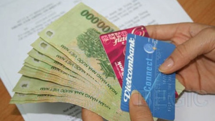 Thời sự trưa ngày 26/01/2015: Năm 2014, tiền lương ở khu vực doanh nghiệp tăng khoảng 6%, tuy nhiên vẫn còn tình trạng doanh nghiệp nợ lương của người lao động