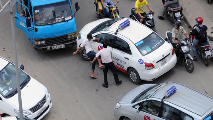 Đối phó với những tài xế lái ẩu. (21/12/2015)