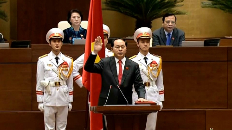 Sáng nay, Quốc hội đã bầu ông Trần Đại Quang, Ủy viên Bộ Chính trị, Đại tướng, Bộ trưởng Bộ Công an giữ cương vị Chủ tịch nước, kế nhiệm ông Trương Tấn Sang. (Thời sự trưa 02/4/2016)