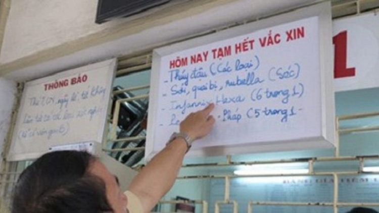Nguồn vacxin 5 trong 1 và 6 trong 1 dịch vụ ở Việt Nam phụ thuộc hoàn toàn vào nước ngoài nên không thể chủ động đáp ứng nhu cầu của người dân, dẫn đến tình trạng thiếu vacxin đang lên đến đỉnh điểm. (Thời sự chiều 26/12/2015)