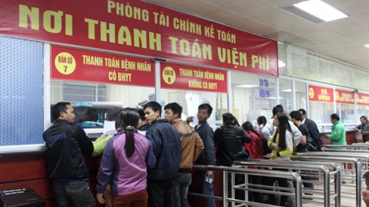 Ngày đầu thực hiện tăng giá viện phí. (02/3/2016)