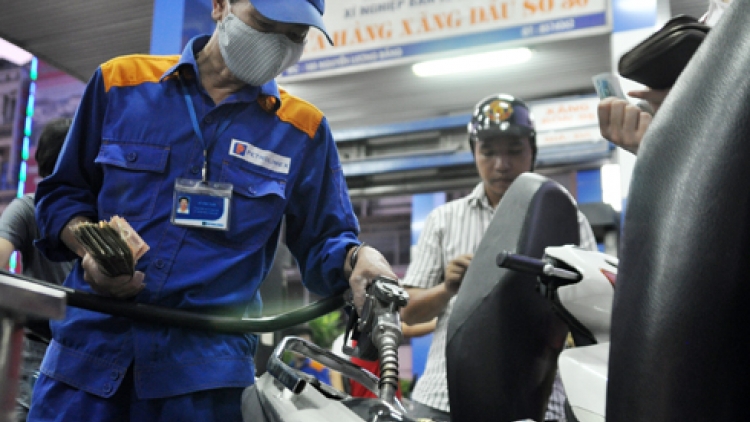 Điều hành xăng dầu cần linh hoạt trong bối cảnh giá dầu thế giới giảm. (25/01/2016)