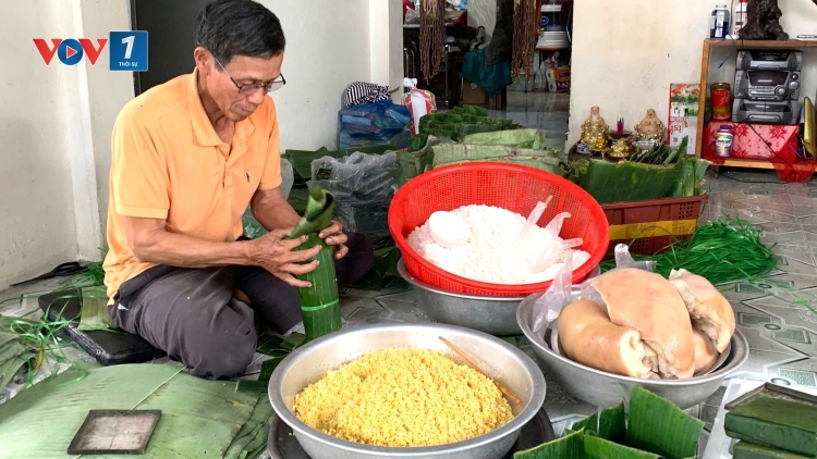 Làng Chuồn nhộn nhịp làm bánh Tét ngày Tết