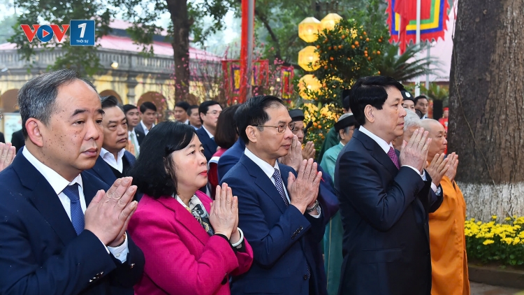 Chủ tịch nước Lương Cường dâng hương khai Xuân tại Hoàng thành Thăng Long