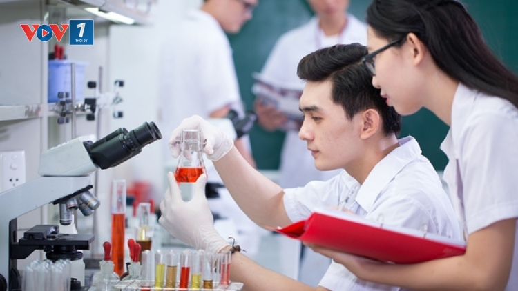 Đãi ngộ xứng đáng để thu hút người tài trong khoa học (25/01/2025)