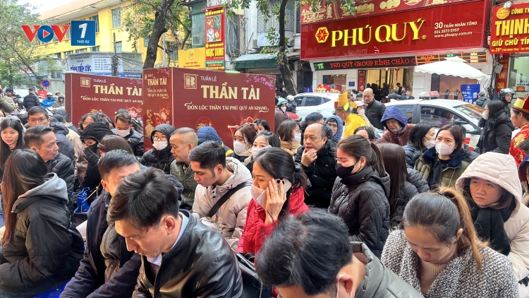 Giá vàng bật tăng ngày vía Thần Tài