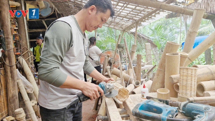 Thu nhập hàng trăm triệu đồng từ sản phẩm chế tác bằng tre