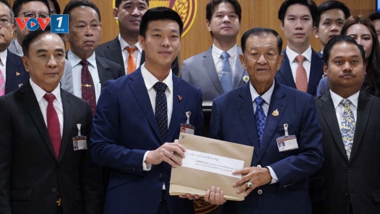Phe đối lập tại Thái Lan đệ trình kiến nghị thảo luận bất tín nhiệm Thủ tướng