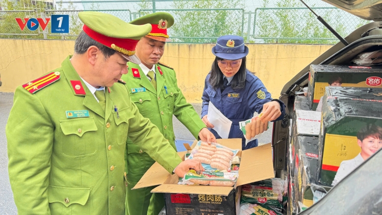 Bắc Kạn: Phát hiện hơn 2,4 tấn xúc xích không rõ nguồn gốc