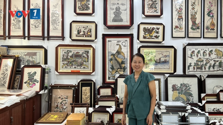 Nghệ nhân ưu tú Nguyễn Thị Oanh - Nữ nghệ nhân duy nhất giữ nghề làm tranh dân gian Đông Hồ