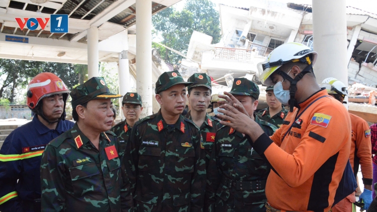 Lực lượng tìm kiếm cứu hộ cứu nạn của Việt Nam tiếp tục hành quân đến khu vực tâm chấn để làm nhiệm