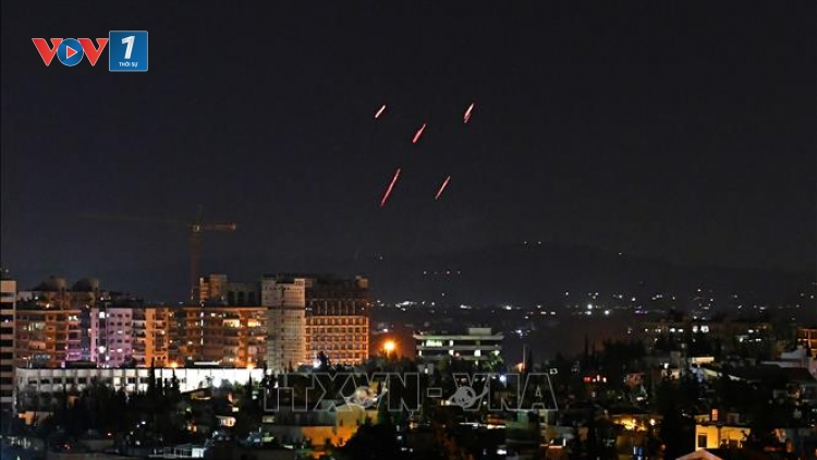 Israel tiếp tục không kích vào Syria