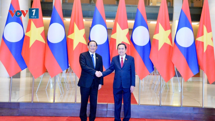 Chủ tịch Quốc hội Trần Thanh Mẫn hội kiến Thủ tướng Lào Sonexay Siphandone