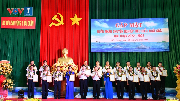 Vùng 5 Hải quân tuyên dương 19 quân nhân chuyên nghiệp tiêu biểu xuất sắc
