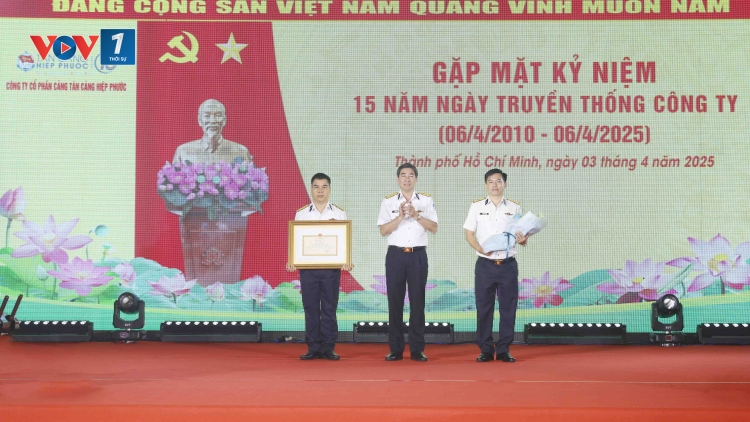 Cảng Tân cảng Hiệp Phước đón nhận Bằng khen của Bộ Quốc phòng