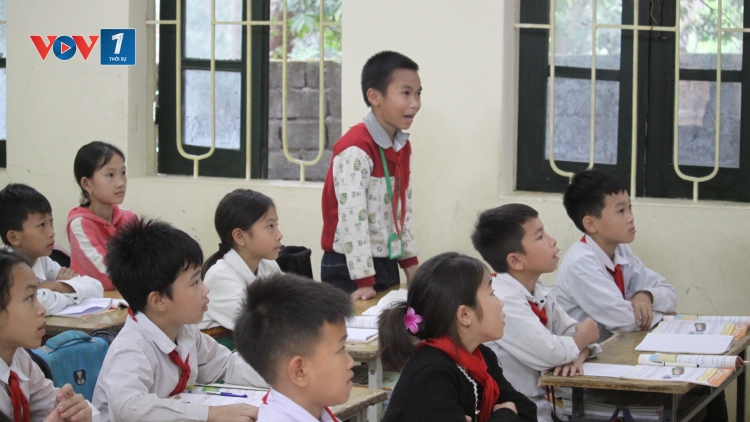 Học sinh THCS, THPT học 2 buổi/ngày: Không thể đồng loạt, không thể ép buộc (11/04/2025)