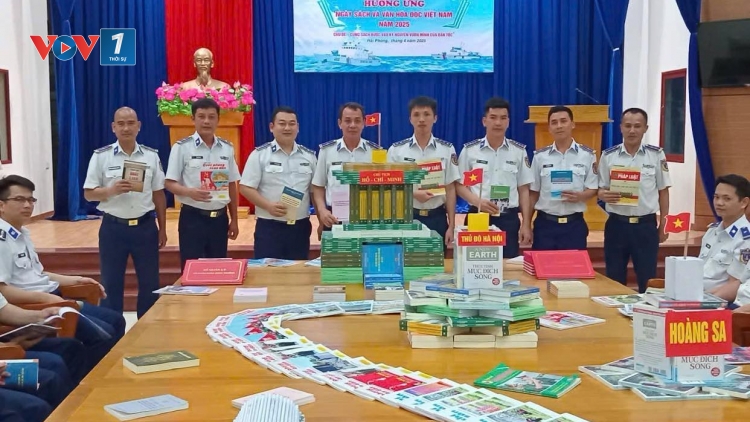 Sách là bạn đồng hành với cán bộ chiến sĩ Hải đội 112