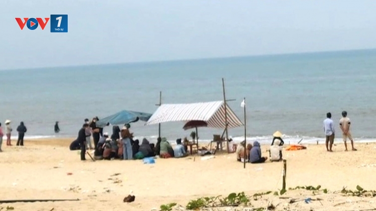 Tìm thấy thi thể học sinh lớp 7 bị đuối nước tại bãi biển Vinh Thanh