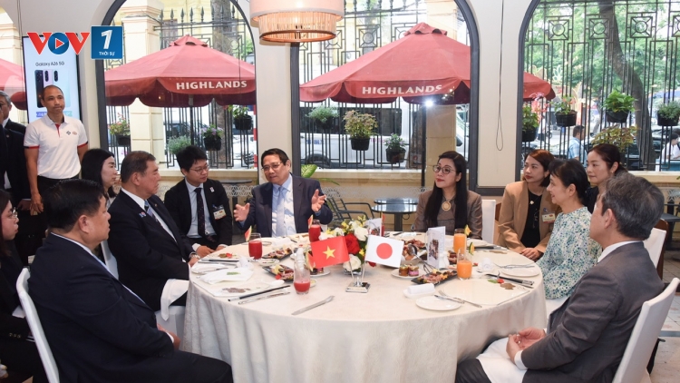 Hai Thủ tướng Việt Nam - Nhật Bản thưởng thức cà phê, tham quan Bảo tàng Lịch sử Quốc gia