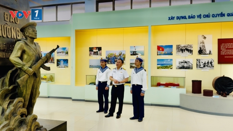 Thượng tá Vũ Anh Tuấn đã kể lại câu chuyện của cha về tình yêu dành cho biển đảo Tổ quốc.