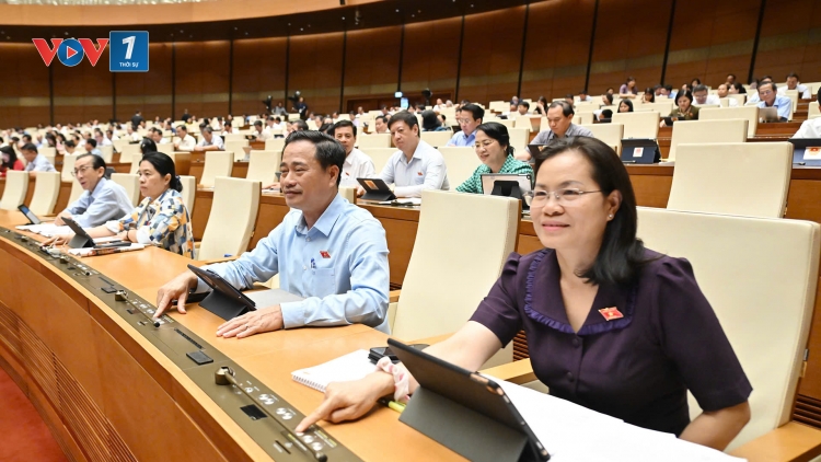 Thời sự 18h 17/5/2025: Quốc hội thông qua 2 nghị quyết quan trọng và thảo luận về một số dự án luật