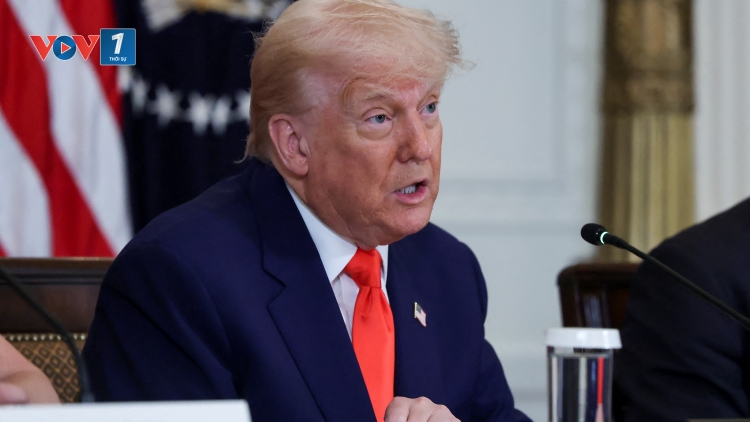 Tổng thống Trump đe dọa thẳng tay áp thuế 50% đối với châu Âu và 25% đối với Apple