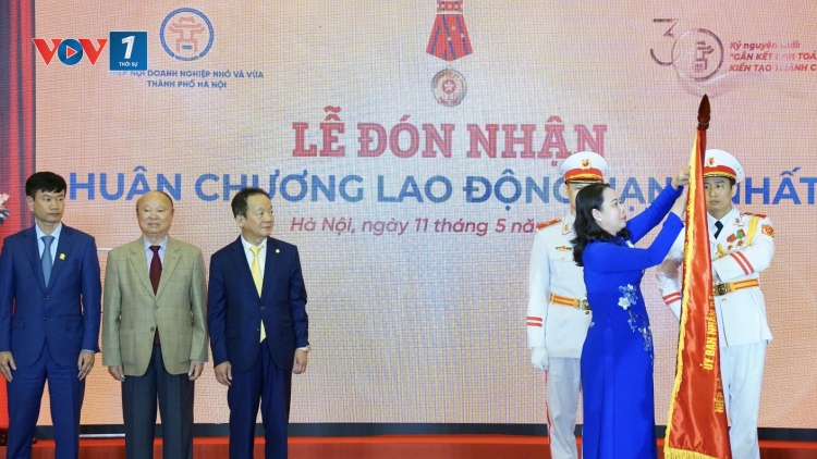 Hiệp hội DNNVV Hà Nội đón nhận Huân chương Lao động hạng Nhất
