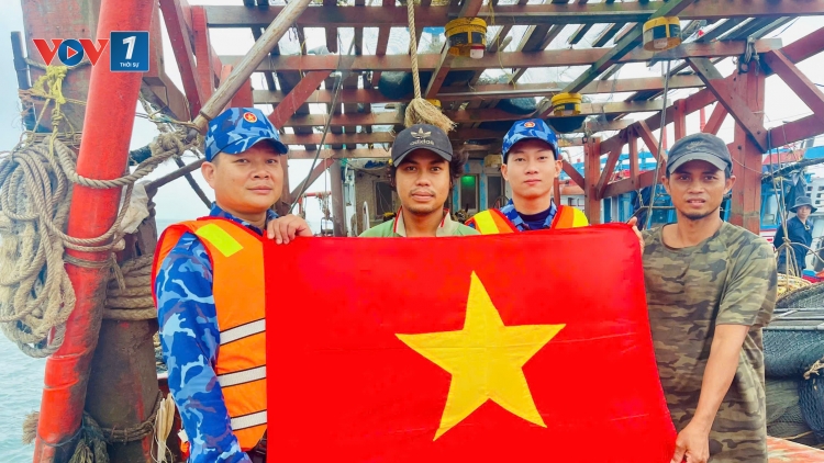 Hải đội 102: Gieo niềm tin từ những lá cờ tổ quốc giữa biển khơi