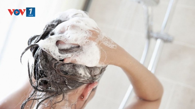 Bộ Y tế yêu cầu thu hồi lô dầu gội trên nhãn có nội dung phòng, chữa bệnh như thuốc (15/05/2025)