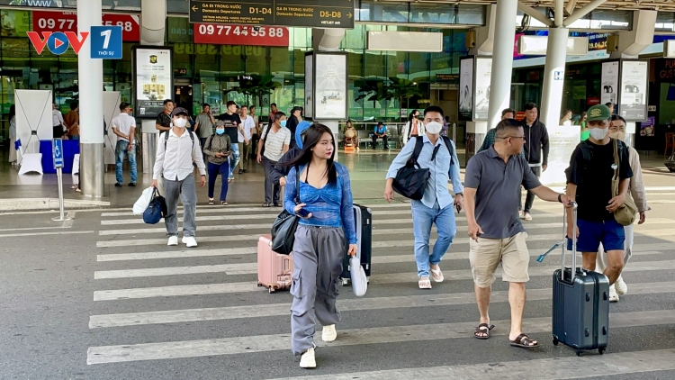 Ngày cuối kỳ nghỉ lễ, khách qua sân bay Tân Sơn Nhất thấp hơn dự báo