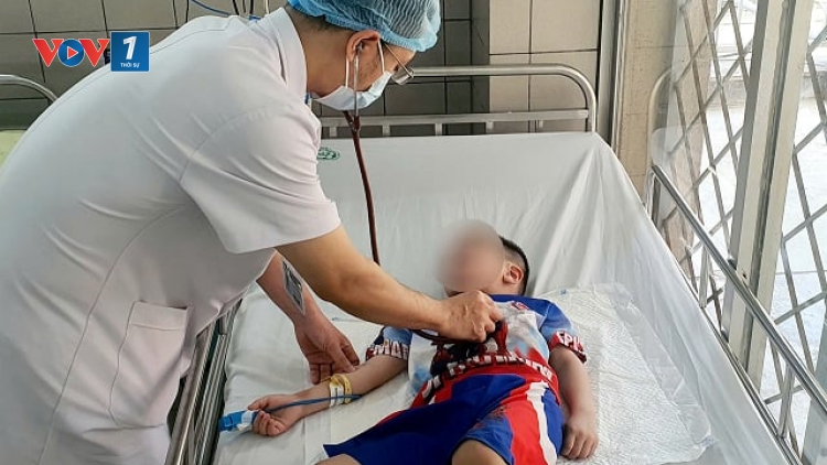 Cứu thành công bé trai 5 tuổi tự thắt dây dải rút quần vào cổ (Ngày 11/5/2025)