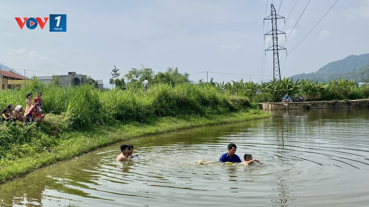 Để vơi bớt nỗi lo đuối nước