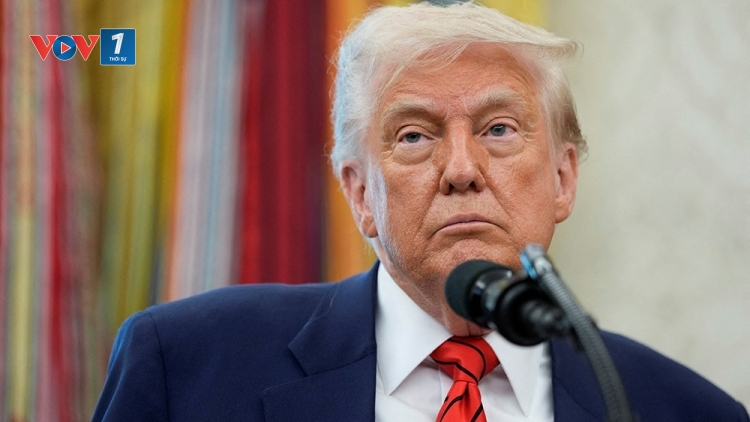 Tổng thống Trump gây sức ép lên các công ty sản xuất điện thoại thông minh