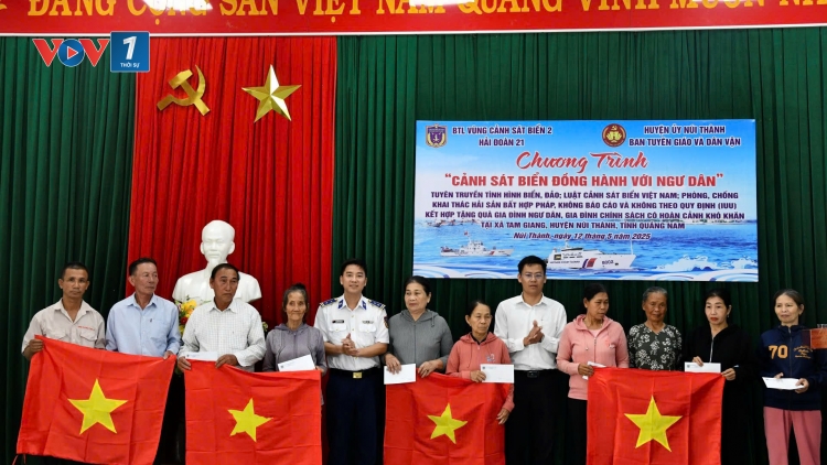 Vùng Cảnh sát biển 2 tuyên truyền chống khai thác IUU cho ngư dân