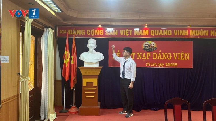 Ươm mầm đảng viên trẻ tại Trường Đại học Sao Đỏ (06/5/2025)