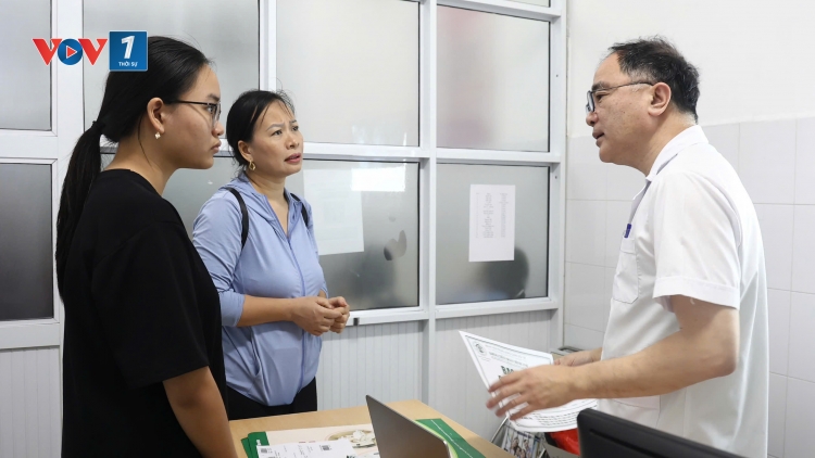 Khám, tư vấn miễn phí gù vẹo cột sống cho trẻ em dưới 18 tuổi
