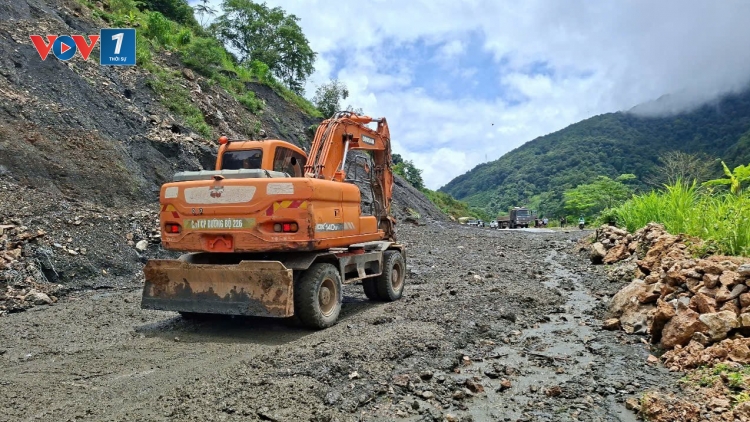 Thông tuyến Quốc lộ 12 trên địa bàn tỉnh Điện Biên sau sạt lở
