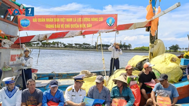 Điểm tựa vững chắc nơi trùng khơi