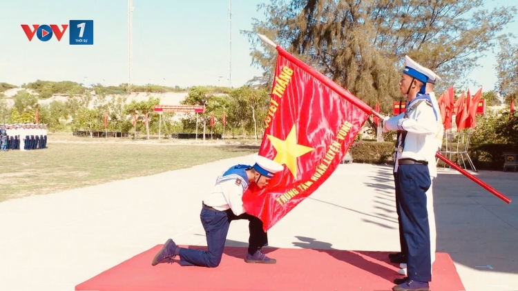 Trang nghiêm lễ tuyên thệ chiến sĩ mới Vùng 4 Hải quân